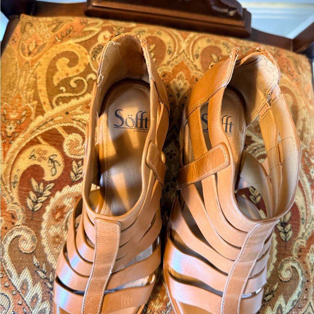 Sofft Zip back leather sandal. Size 9. EUC Only worn 1x. Wood heel. - Picture 4 of 14